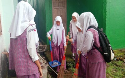 Sambut Ramadhan 1447 H, Siswa MTs Negeri 1 Empat Lawang Gelorakan Gerakan Madrasah Bersih dan Berkah